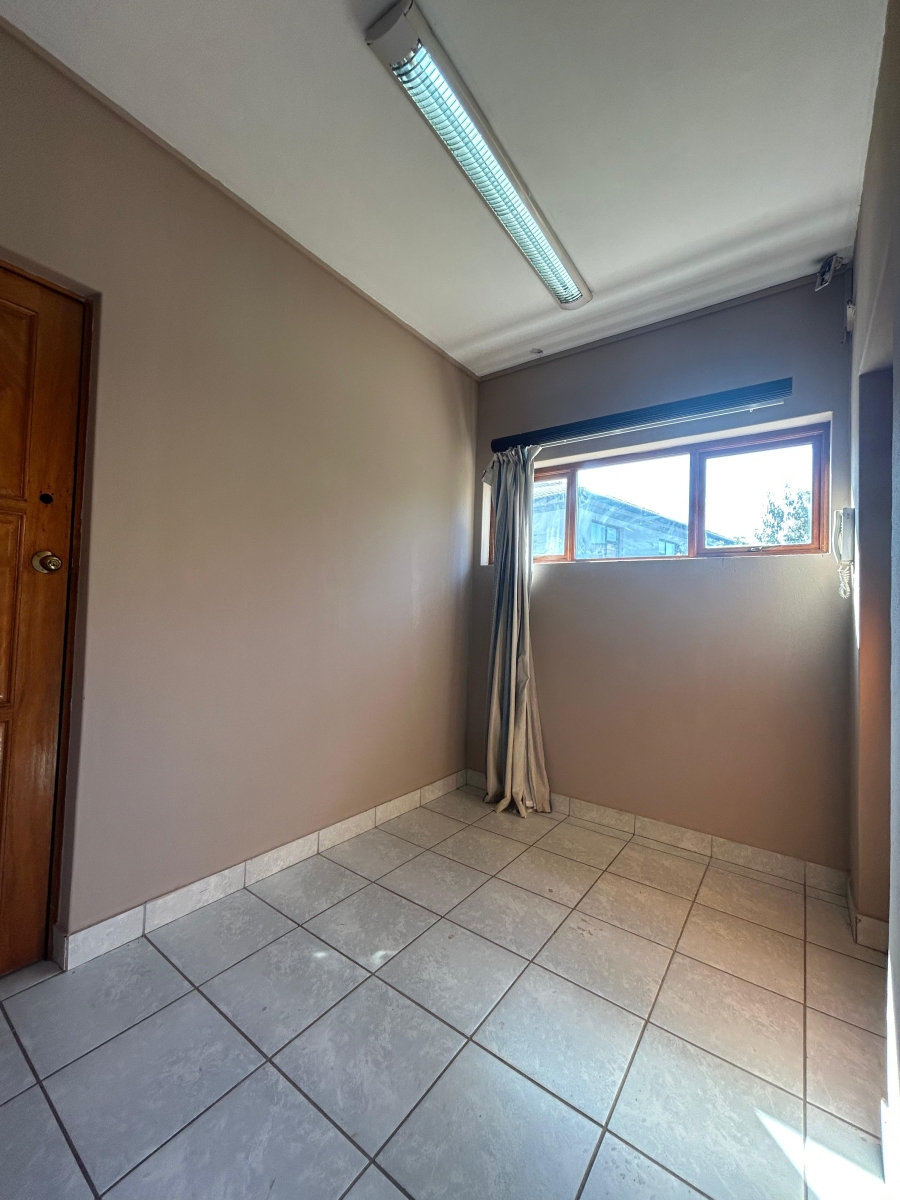 5 Bedroom Property for Sale in Birdwood Estate North West